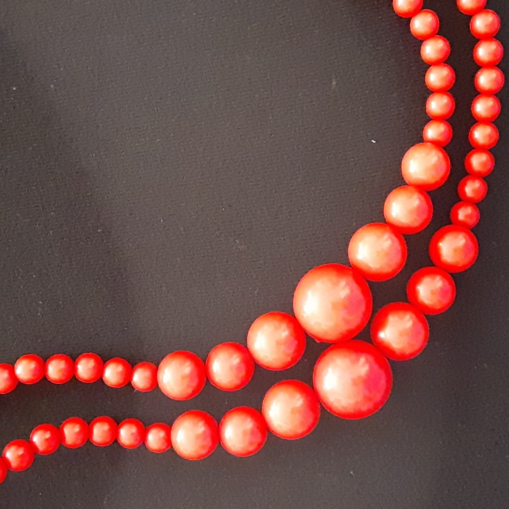 Red Long Acrylic Sphere Necklace - Picture 2 of 3